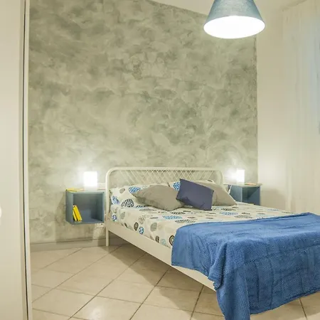 Fortezza Studio شقة